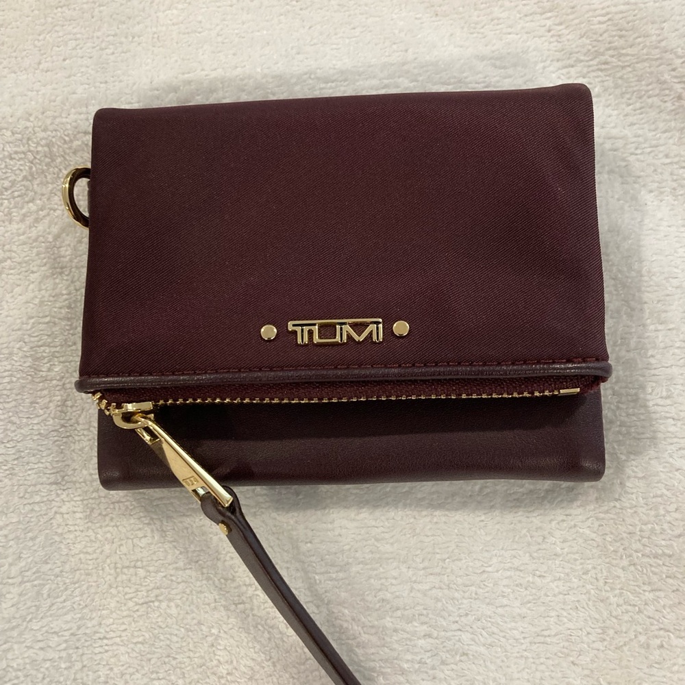 TUMI Voyageur Wallet Card Case NWOT Color is Port